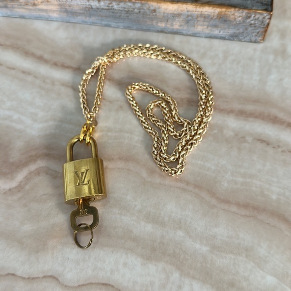 LV Padlock & Key no. 312 ~ Generic chain included - Picture 8 of 11